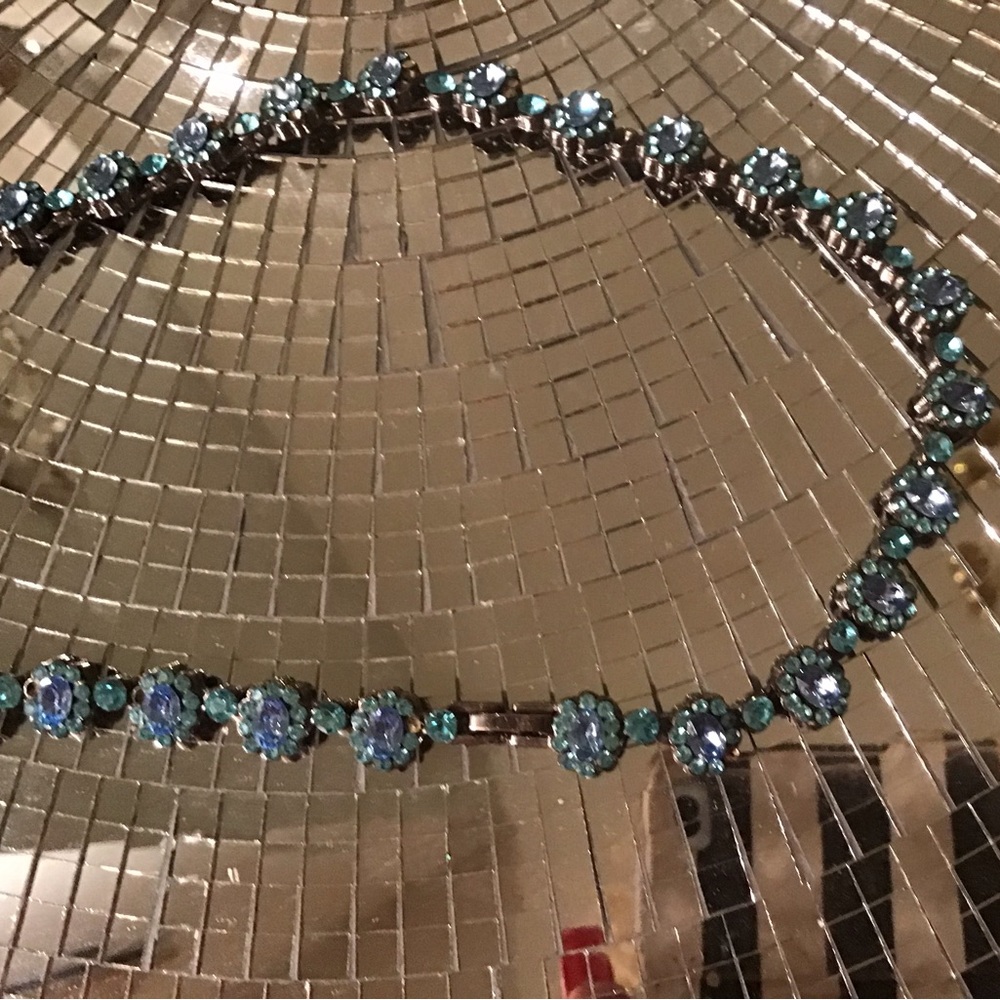 Beautiful vintage blue crystal necklace